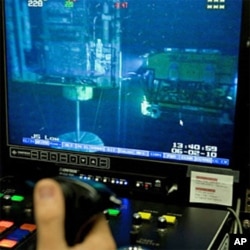 ROV (remote operated vehicle) control room on board the Transocean Discoverer Enterprise, 02 Jun 2010