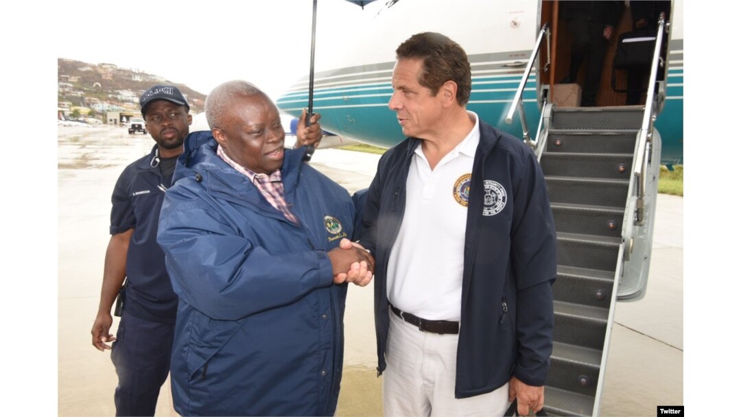 El gobernador demócrata de Nueva York Andrew Cuomo, visita las Islas Vírgenes estadounidenses a invitación del gobernador republicano de esas islas Kenneth Mapp, para evaluar los daños dejados por el huracán Irma. Sept. 15, 2017. Foto: @NYGovCuomo.