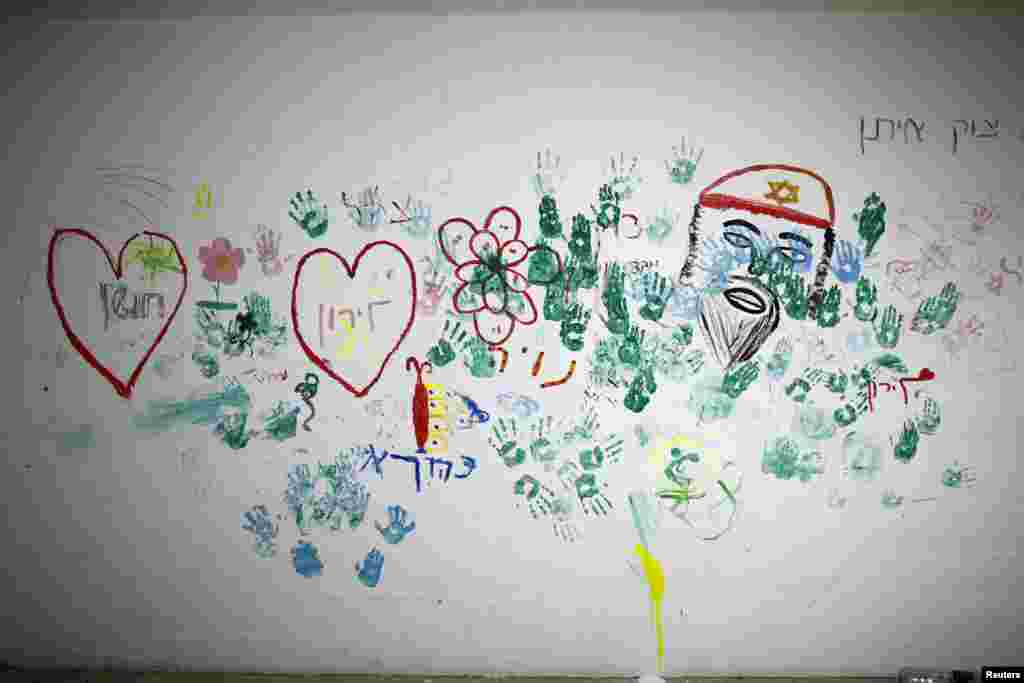 A wall decorated with paintings by children are seen in a bomb shelter in the Israeli southern city of Ashkelon, July 31, 2014. The words in Hebrew read, &quot;Protective Edge.&quot;