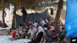 Displaced Iraqis from the Yazidi community gather at a park near the Turkey-Iraq border in Aug. 15, 2014. (AP Photo/Khalid Mohammed)