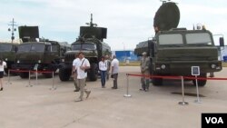 2014俄罗斯国防出口展览上的雷达和电子对抗装备，这些装备未来或使用中国电子零部件。（美国之音白桦拍摄）