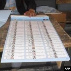 Lá phiếu dài hơn 1 thước ở Afghanistan