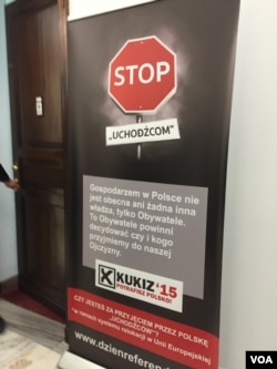 A sign outside the Kukiz 15 movement's offices in the parliament building in Warsaw, Poland, reads "stop refugees." (VOA/L. Ramirez)