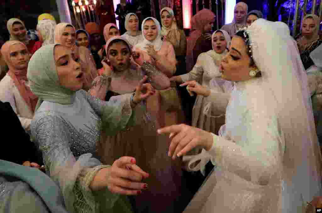 Bride Hager Yasser dances with guests during her traditional wedding celebration at the outdoor Grand Palace villa in Queisna, as Egyptian government only allows outdoor events amid the coronavirus disease (COVID-19) pandemic, in Egypt&#39;s northern Nile Del