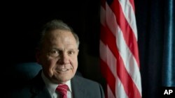 Roy Moore, expresidente de la Corte Suprema de Alabama aspira al Senado de EE.UU. en representación del partido Republicano.