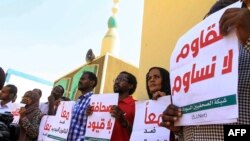 Des journalistes soudanais manifestent contre les restrictions des libertés de la presse à Khartoum, au Soudan, le 15 novembre 2017.