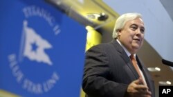 Anggota parlemen dan miliarder Australia Clive Palmer dalam sebuah konferensi pers di New York mengenai niatnya untuk membangun Titanic II. (AP/Seth Wenig)