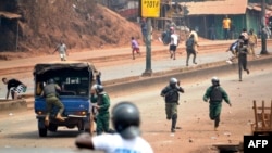 La police disperse une manifestation à Conakry, 6 février 2018.