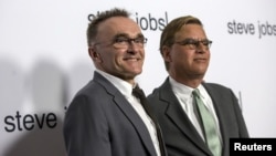 Director of the movie Danny Boyle (L) poses with writer Aaron Sorkin at an industry screening of "Steve Jobs" at the Academy of Motion Picture Arts and Sciences in Beverly Hills, California, Oct. 8, 2015. 