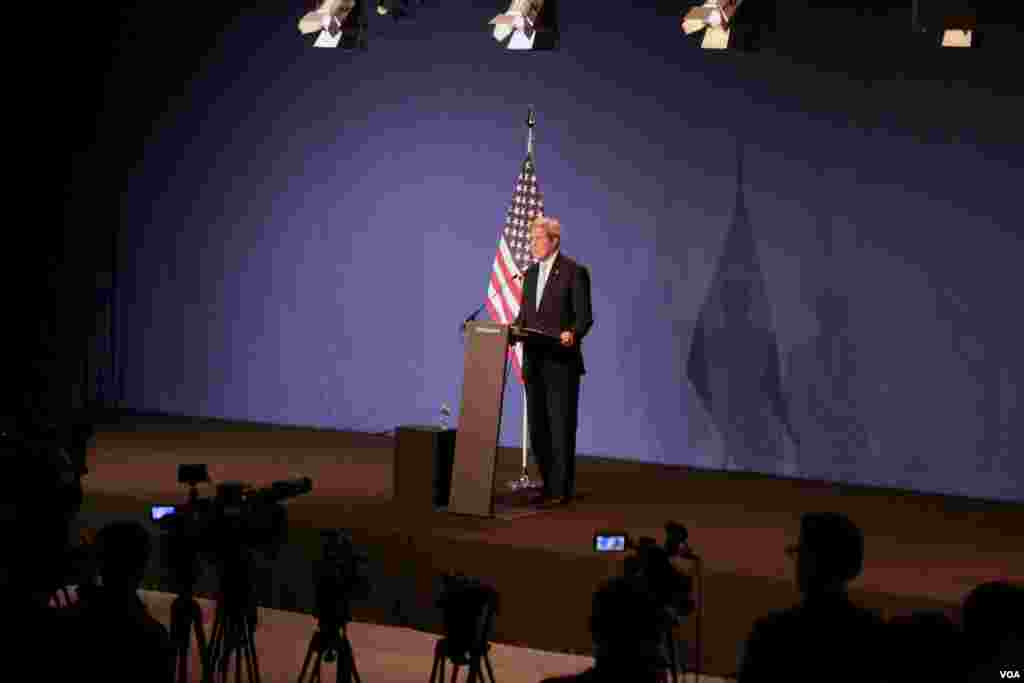 نشست خبری جان کری پس از قرائت بیانیه پایانی مذاکرات لوزان