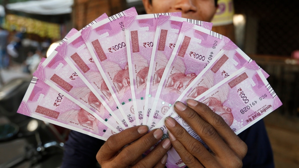 Rupee Opens the Week With Loss Against the US Dollar