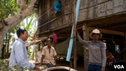 Srun Ly along with a team of psychiatrists discovered another chained woman suffering with chronic mental heath illness, Prey Veng province, Cambodia, Feb 24, 2017. (Khan Sokummno/VOA Khmer)