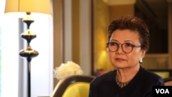 Sukanya Janchoo, general manager of Bangkok’s Dusit Thani hotel and the marketing and public relations chairperson for the Thai Hotels Association, speaks with VOA. (Zinlat Aung/VOA News)