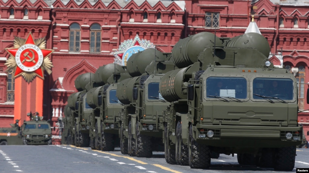 FILE - Russian S-400 surface-to-air missile systems are seen on display during a parade at Red Square in Moscow, Russia, May 9, 2015. Russia's defense industry, which has been struggling to obtain financing due to U.S. sanctions, will soon have its own state bank to turn to, Russia's Finance Ministry announced Thursday.
