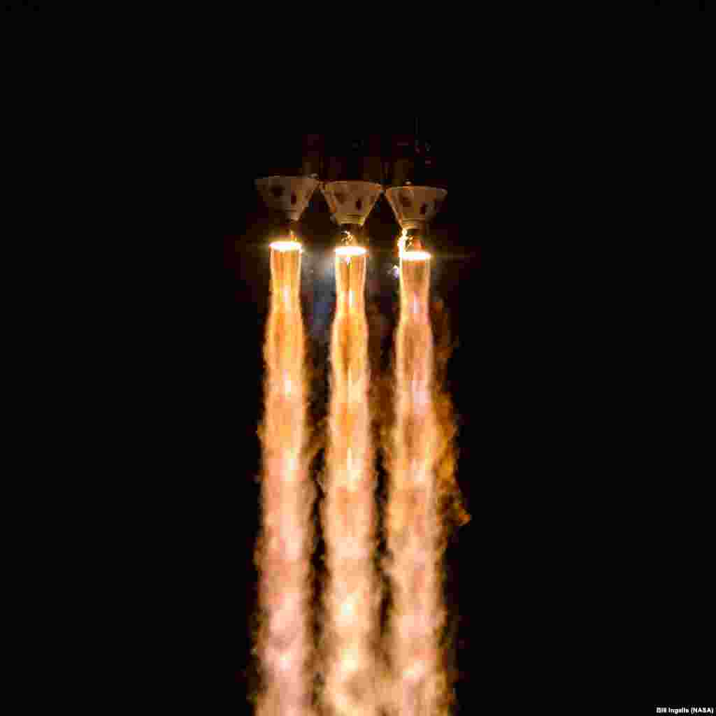 យានអាវកាស Parker Solar Probe ជាយានមានមនុស្សបើកលើកដំបូងដែលធ្វើដំណើរទៅកាន់បរិយាកាសព្រះអាទិត្យ។ យាននេះនឹងធ្វើការរុករកដោយផ្ទាល់លើដំណើរការរបស់ព្រះអាទិត្យ ដែលមានសារៈសំខាន់សម្រាប់ការយល់ដឹង និងការទស្សន៍ទាយអាកាសធាតុ ដែលអាចប៉ះពាល់ដល់អាយុជីវិតនៅលើផែនដី។