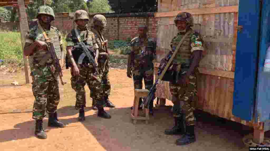 Soldats Burundais au Quartier Combattants.