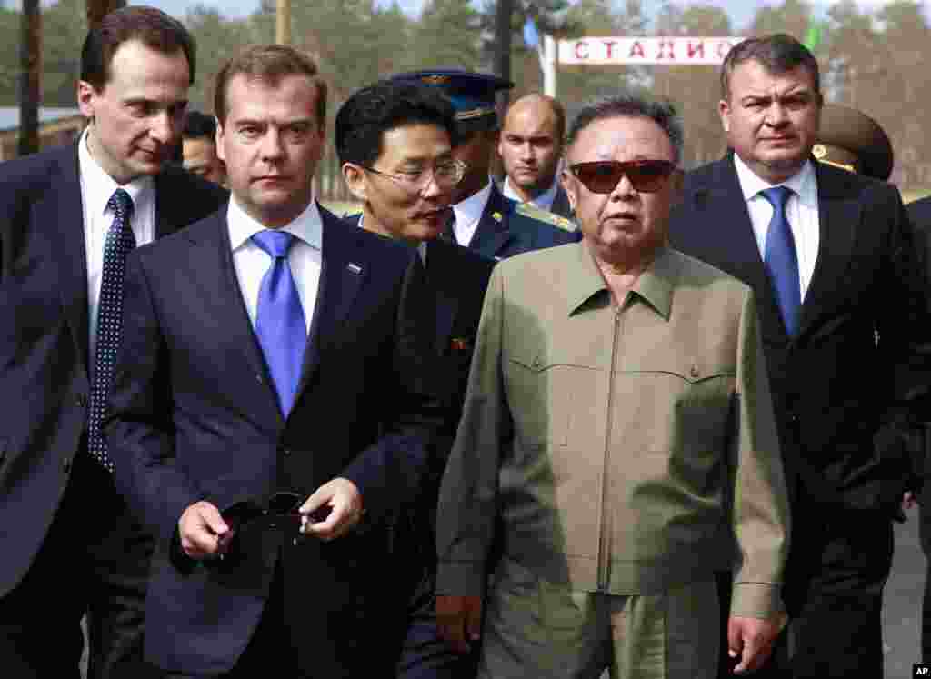 8月24日：朝鲜领导人金正日和俄罗斯总统梅德韦杰夫在乌兰乌德郊外一个驻军要塞。(AP Photo/RIA Novosti)
