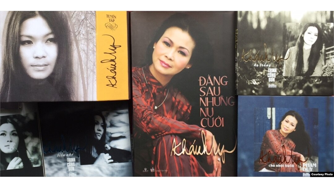CD nhạc và sách của Khánh Ly mới được phát hành tại Việt Nam tháng trước (ảnh Bùi Văn Phú)