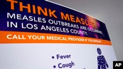 Autoridades de salud pública han responsabilizado por la reaparición del sarampión a la propagación de información errónea sobre las vacunas.