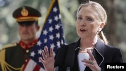 Američka državna sekretarka Hilari Klinton na današnjoj konferenciji za novinare u Kabulu