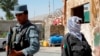 پولیس افغان یک زن را از سنگسار نجات داد