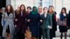Aktris Emma Watson dan para aktivis perempuan tiba di Istana Elysee dalam konferensi hak-hak perempuan di Paris, Perancis 19 Februari lalu (foto: ilustrasi).