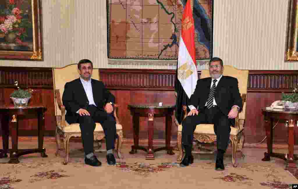 Iran's President Mahmoud Ahmadinejad and Egyptian President Mohamed Morsi pose for photographers in Cairo, Egypt, February 5, 2013. (Egyptian Presidency Handout)