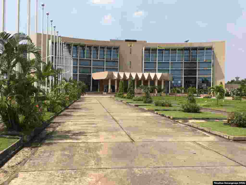 L'assemblée nationale à Libreville au Gabon, le janvier 2017. (VOA/Timothee Donangmaye)