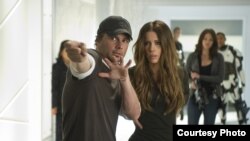 Director Len Wiseman (left foreground) and actor Kate Beckinsale (right foreground) on the set of Columbia Pictures' action thriller TOTAL RECALL.