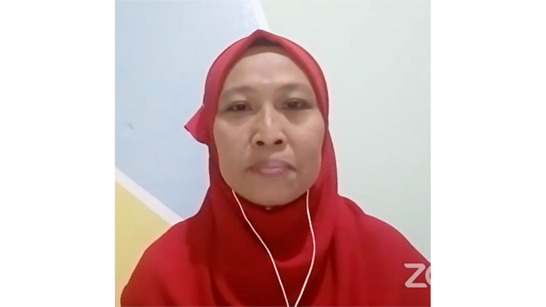 Perwakilan dari Persatuan Pekerja Rumah Tangga Indonesia Migran (Pertimig) di Malaysia, Binti Rosidah, saat konferensi pers Rabu (13/1).