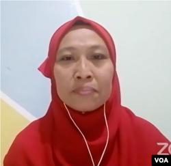 Perwakilan dari Persatuan Pekerja Rumah Tangga Indonesia Migran (Pertimig) di Malaysia, Binti Rosidah, saat konferensi pers Rabu (13/1).