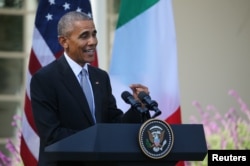 U.S. President Barack Obama speaks during a joint news conference with Italian Prime Minister Matteo Renzi in the Rose Garden of the White House in Washington, Oct. 18, 2016.