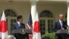 美国总统奥巴马在白宫欢迎来访的日本首相安倍晋三 (美国之音张蓉湘拍摄)