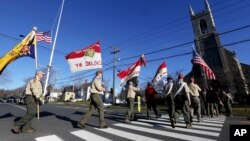 Los Boy Scouts de Estados Unidos pospusieron una decisión sobre levantar la prohibición de personas homosexuales en sus filas.