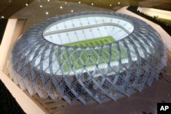 Qatar memamerkan model Stadion Al-Wakrah yang akan digunakan untuk gelaran Piala Dunia 2022 di Doha, Qatar, 16 September 2010.