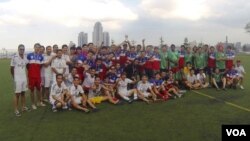 บรรยากาศมิตรภาพหลังการแข่งขันฟุตบอล Labor Day Soccer Tournament 2014 ที่ นครนิวยอร์ก