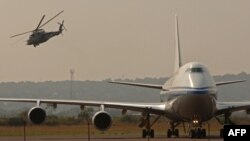 Un avion à l'aéroport de Brazzaville, le 19 juin 2006.