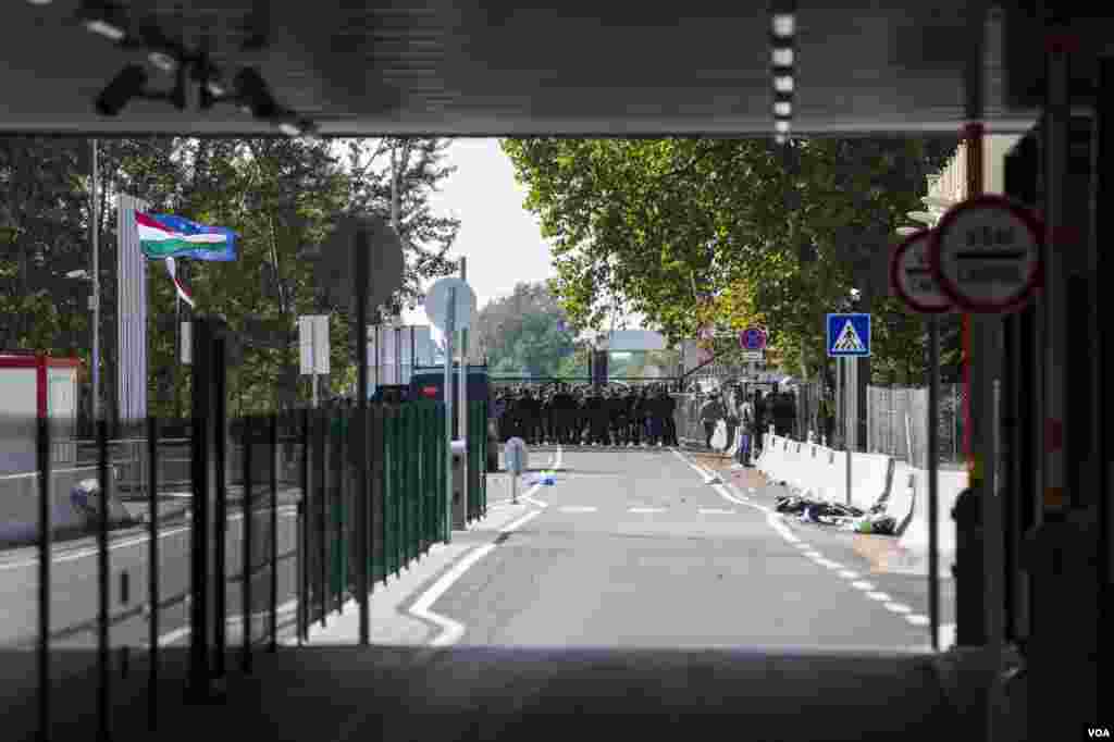 One of the official crossings between Röszke in Hungary and Horgoš in Serbia was blocked from the Hungarian side. Police in large numbers could be seen in the distance manning the actual border, Sept. 15, 2015. (A. Tanzeem)