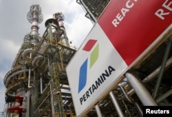 Kilang Cilacap milik Pertamina. BUMN tersebut saat ini sedang melakukan pembangunan sejumlah kilang baru yang membutuhkan investasi triliunan rupiah untuk menekan impor BBBM dan minyak mentah. (Foto: REUTERS/Darren Whiteside)