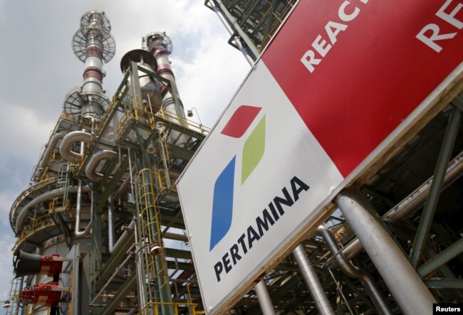 Kilang Cilacap milik Pertamina. BUMN tersebut saat ini sedang melakukan pembangunan sejumlah kilang baru yang membutuhkan investasi triliunan rupiah untuk menekan impor BBBM dan minyak mentah. (Foto: REUTERS/Darren Whiteside)