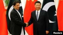 Chinese President Xi Jinping meets Pakistani Prime Minister Imran Khan at the Great Hall of the People in Beijing, Nov. 2, 2018.