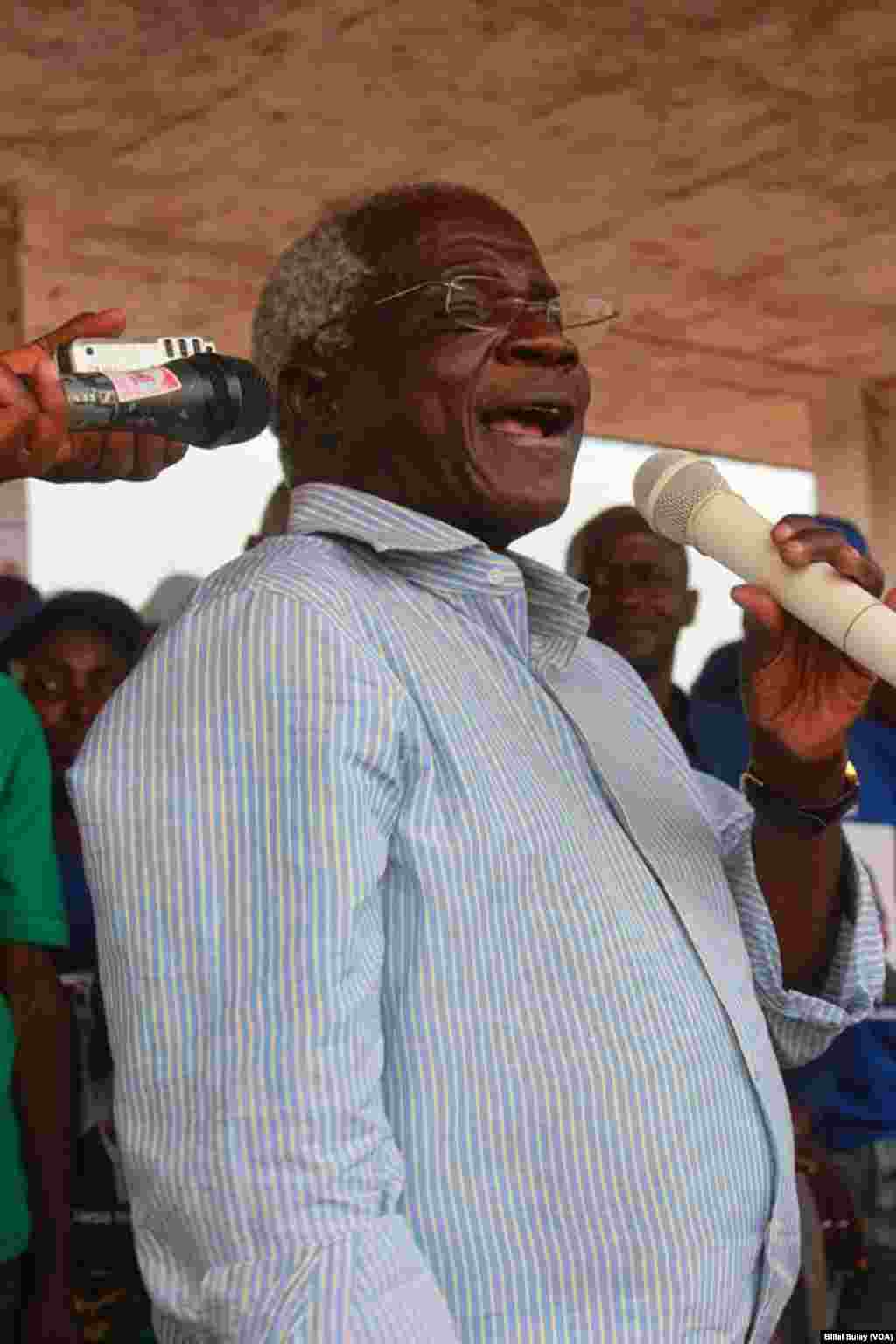 Afonso Dhlakama em campanha em Sofala. Outubro 2014