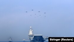 남중국해에 전개된 중국군 함정과 항공기들. (자료사진)
