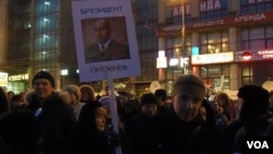普京是勃烈日涅夫，3月5日俄罗斯总统大选投票后莫斯科的反政府示威 (美国之音白桦拍摄) 