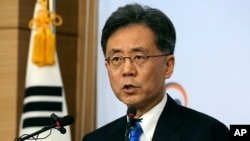 South Korean Trade Minister Kim Hyung-chong speaks during a press conference at the Foreign Ministry in Seoul, South Korea, Aug. 22, 2017. Kim said Seoul will not discuss renegotiation of the free trade agreement with the U.S. without first looking into what is really causing the trade imbalance.