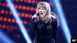 Taylor Swift tampil dalam salah satu konsernya di Houston, Texas (foto: dok). 