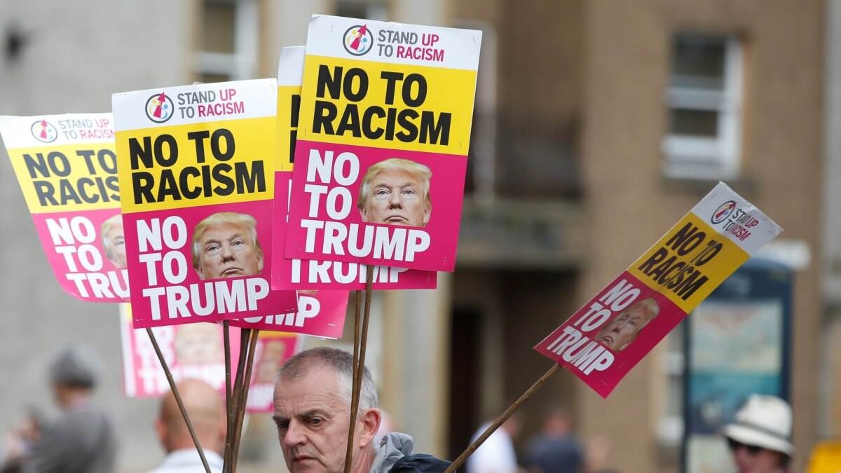 Trump İskoçya'da da Protesto Edildi