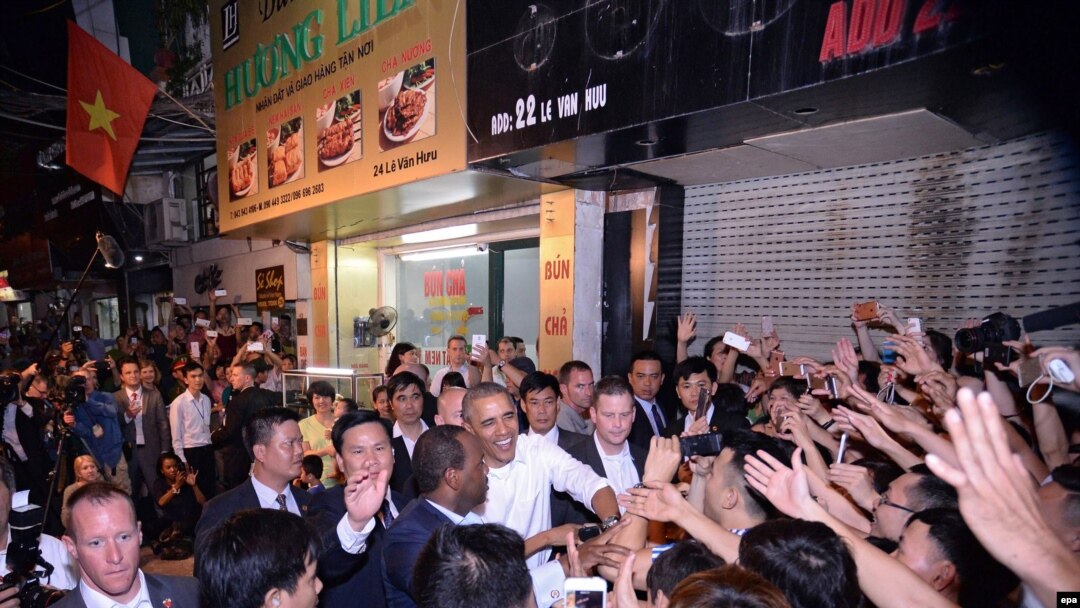 Cựu Tổng thống Barack Obama tại Hà Nội hồi giữa năm 2016.