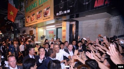 Cựu Tổng thống Barack Obama tại Hà Nội hồi giữa năm 2016.
