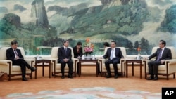 Asian Development Bank President Takehiko Nakao, second from left, talks with Chinese Premier Li Keqiang, second from right, during a meeting at the Great Hall of the People in Beijing Monday, March 23, 2015. Nakao was in the country to attend the China Development Forum. (AP Photo/Lintao Zhang, Pool)